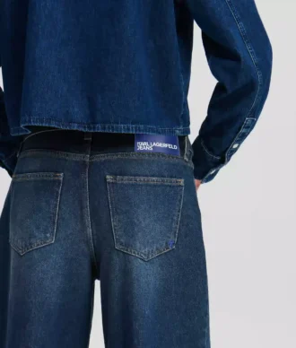 LOW-RISE-JEANS MIT WEITEM BEIN