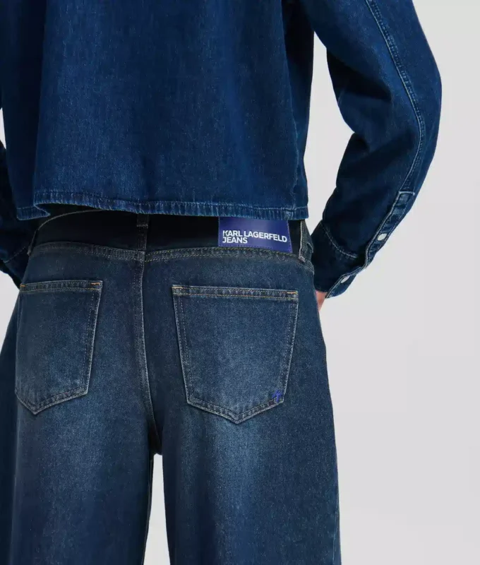 LOW-RISE-JEANS MIT WEITEM BEIN LOW-RISE-JEANS MIT WEITEM BEIN