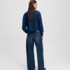 LOW-RISE-JEANS MIT WEITEM BEIN LOW-RISE-JEANS MIT WEITEM BEIN
