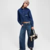 LOW-RISE-JEANS MIT WEITEM BEIN LOW-RISE-JEANS MIT WEITEM BEIN