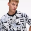 Lässiges T-Shirt mit durchgehendem Monogramm-Print