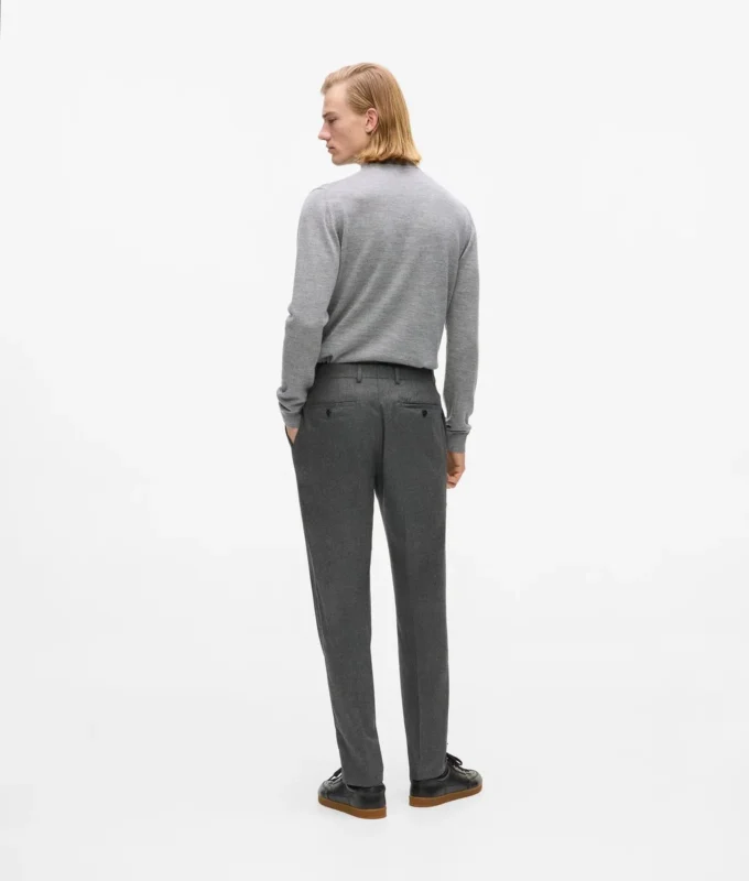 Maßgeschneiderte Hose mit geradem Bein Maßgeschneiderte Hose mit geradem Bein