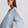 MAXIKLEID MIT PLISSEES MAXIKLEID MIT PLISSEES