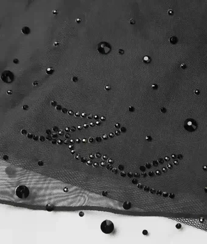 Mädchenkleid aus Strass-Netzstoff Mädchenkleid aus Strass-Netzstoff