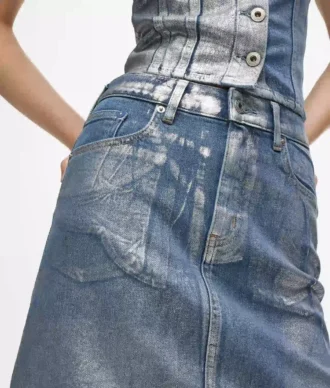 Minirock aus beschichtetem Denim