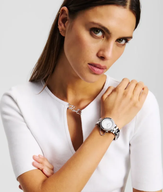 MIT KRISTALLEN VERZIERTE UHR MIT KRISTALLEN VERZIERTE UHR