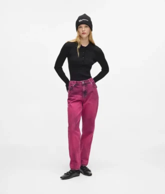 Mom-Jeans mit Sprühfarbe