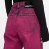 Mom-Jeans mit Sprühfarbe Mom-Jeans mit Sprühfarbe