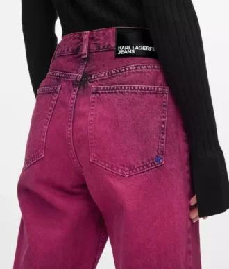 Mom-Jeans mit Sprühfarbe