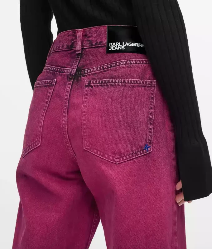 Mom-Jeans mit Sprühfarbe Mom-Jeans mit Sprühfarbe