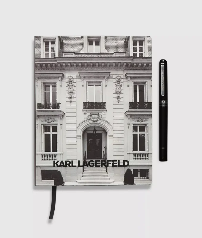 Notizbuch und Stift im Geschenkset von Maison de Karl Notizbuch und Stift im Geschenkset von Maison de Karl