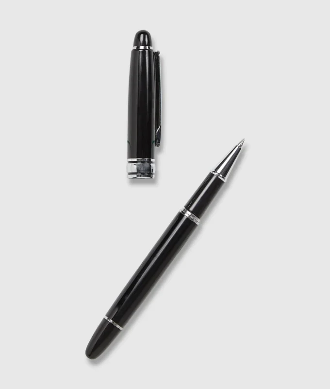 Notizbuch und Stift im Geschenkset von Maison de Karl Notizbuch und Stift im Geschenkset von Maison de Karl