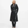 Perforierter Trenchcoat aus Kunstleder