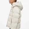 Perlmuttfarbene Pufferjacke Perlmuttfarbene Pufferjacke