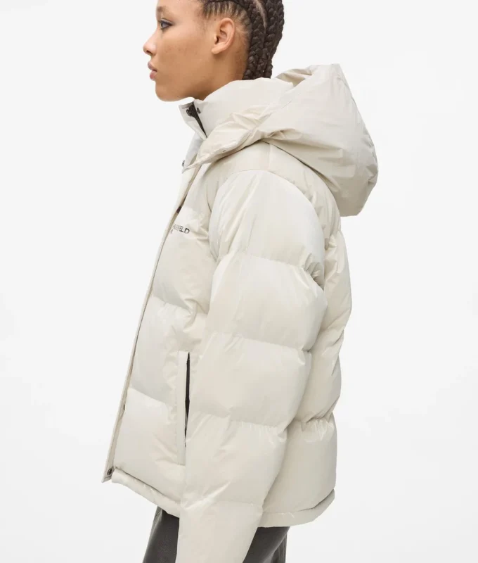 Perlmuttfarbene Pufferjacke Perlmuttfarbene Pufferjacke