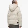 Perlmuttfarbene Pufferjacke Perlmuttfarbene Pufferjacke