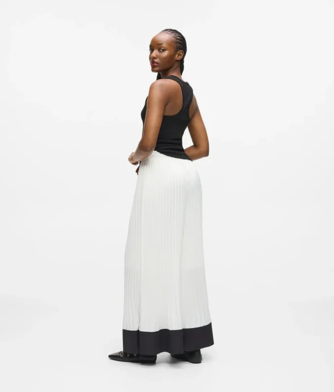 Plissierte Hose mit weitem Bein Plissierte Hose mit weitem Bein