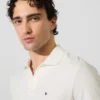 Polohemd mit Monogramm-Ansteckpin