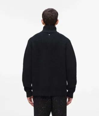 Pullover mit halbem Reißverschluss und Rollkragen Pullover mit halbem Reißverschluss und Rollkragen