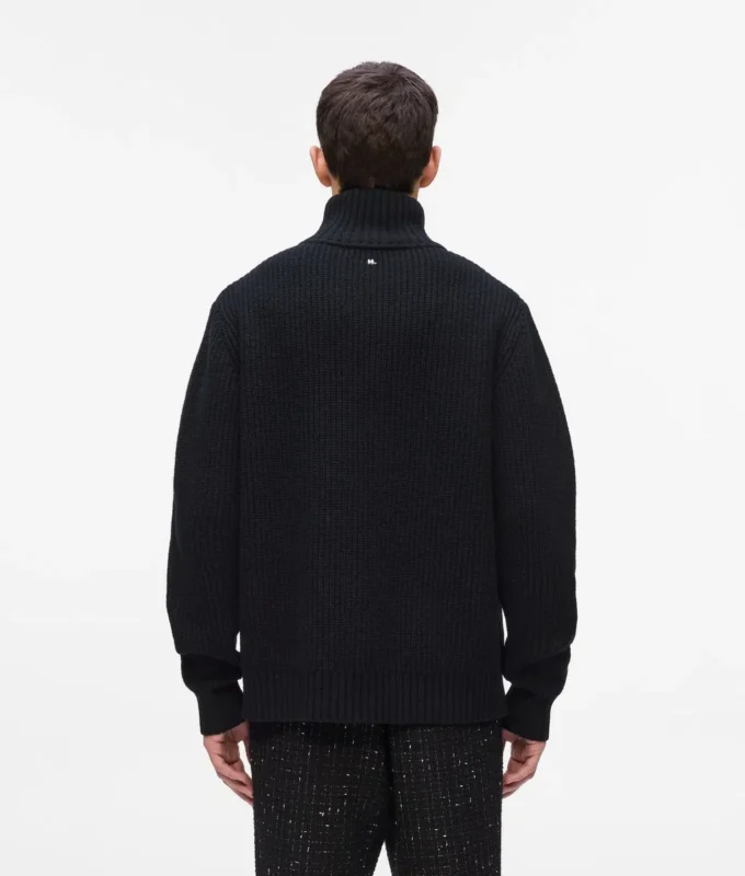 Pullover mit halbem Reißverschluss und Rollkragen Pullover mit halbem Reißverschluss und Rollkragen