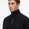 Pullover mit halbem Reißverschluss und Rollkragen Pullover mit halbem Reißverschluss und Rollkragen