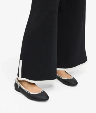 Pumps mit Schleifenverzierung
