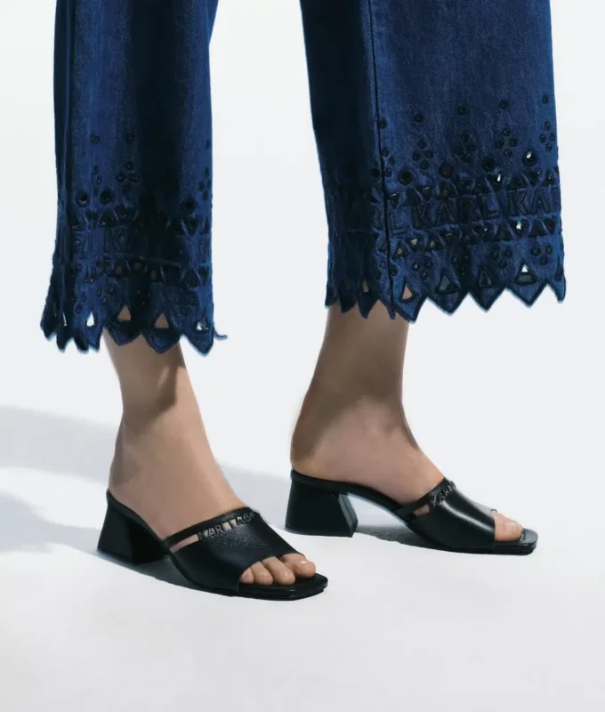 SANDALEN MIT AUSGESCHNITTENEM ABSATZ