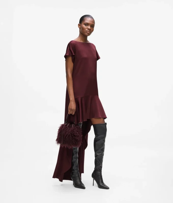 Satin-Kleid mit offenem Rücken Satin-Kleid mit offenem Rücken