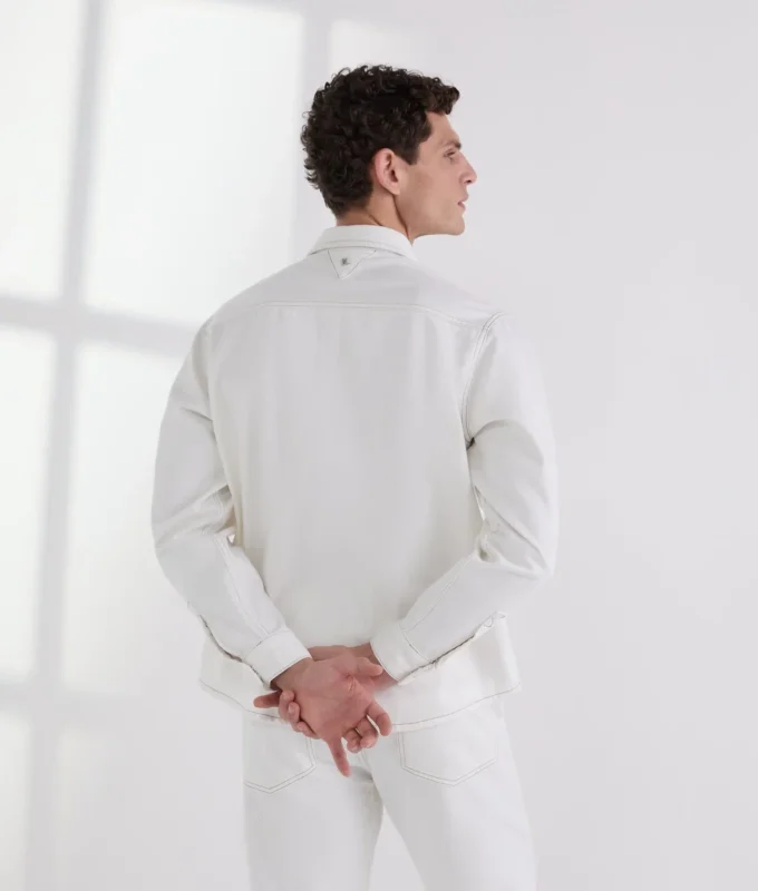 SHIRT MIT KONTRASTSTICHEN SHIRT MIT KONTRASTSTICHEN