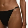 Signature-String mit hohem Beinausschnitt Signature-String mit hohem Beinausschnitt