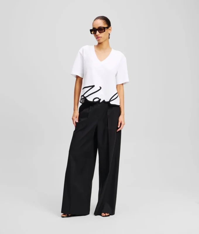 SIGNATURE V-NECK T-SHIRT SIGNATURE V-NECK T-SHIRT