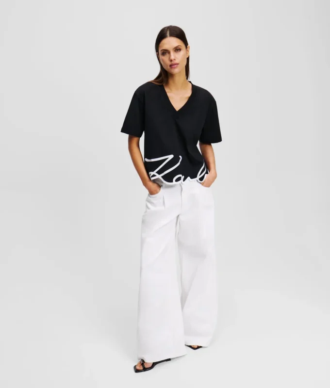 SIGNATURE V-NECK T-SHIRT SIGNATURE V-NECK T-SHIRT