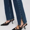 STRAIGHT-JEANS MIT SPLIT-SAUM UND HOHER TAILLE STRAIGHT-JEANS MIT SPLIT-SAUM UND HOHER TAILLE