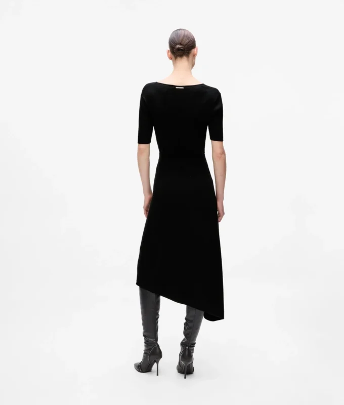 Strickkleid mit Gürtel Strickkleid mit Gürtel