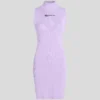 STRICKKLEID MIT STEHKRAGEN