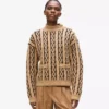 Strickpullover mit Rollkragen und Zopfmuster Strickpullover mit Rollkragen und Zopfmuster