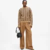 Strickpullover mit Rollkragen und Zopfmuster Strickpullover mit Rollkragen und Zopfmuster