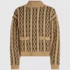 Strickpullover mit Rollkragen und Zopfmuster Strickpullover mit Rollkragen und Zopfmuster