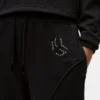 Sweathose mit Monogramm und Nieten Sweathose mit Monogramm und Nieten