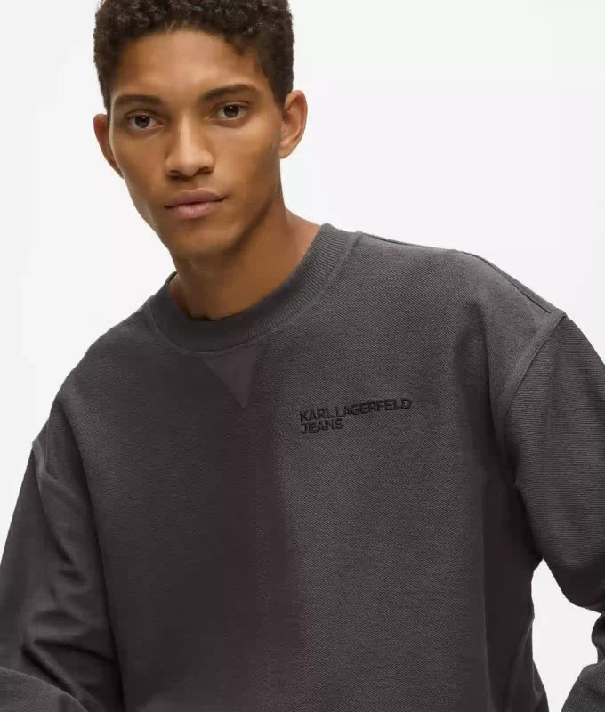 Sweatshirt mit Innenseite nach außen