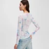 T-SHIRT MIT BLUMENMUSTER T-SHIRT MIT BLUMENMUSTER