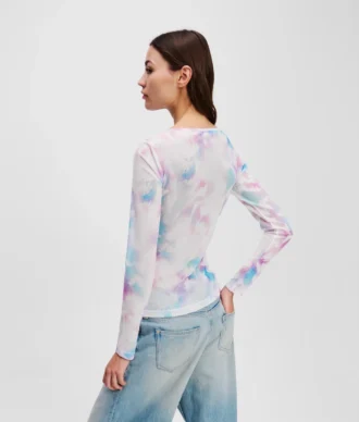T-SHIRT MIT BLUMENMUSTER