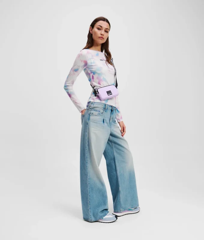 T-SHIRT MIT BLUMENMUSTER T-SHIRT MIT BLUMENMUSTER