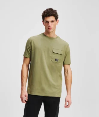 T-SHIRT MIT BRUSTTASCHE
