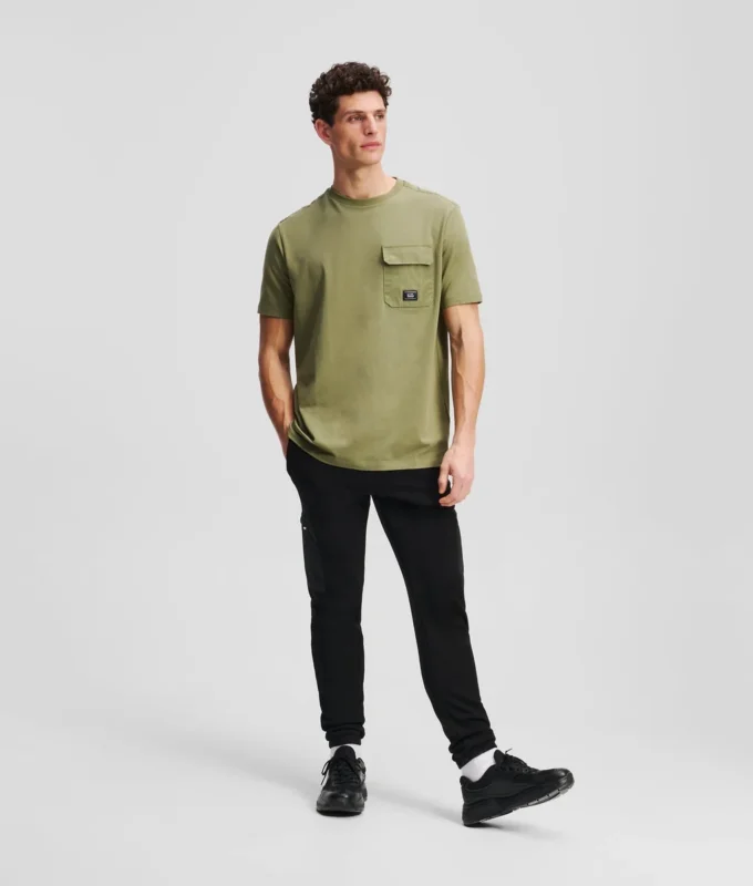 T-SHIRT MIT BRUSTTASCHE T-SHIRT MIT BRUSTTASCHE