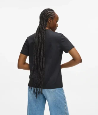T-Shirt mit Nieten und Signatur