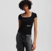T-SHIRT MIT QUADRATISCHEM AUSSCHNITT T-SHIRT MIT QUADRATISCHEM AUSSCHNITT