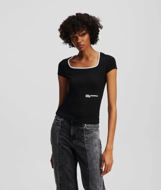 T-SHIRT MIT QUADRATISCHEM AUSSCHNITT T-SHIRT MIT QUADRATISCHEM AUSSCHNITT