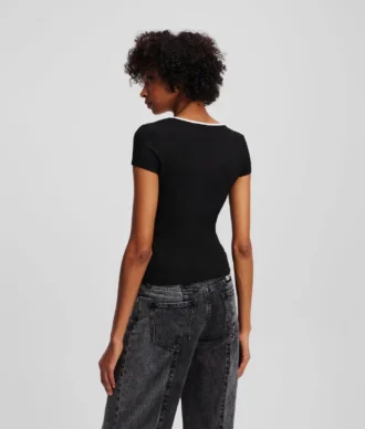 T-SHIRT MIT QUADRATISCHEM AUSSCHNITT