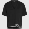 T-Shirt mit V-Ausschnitt und charakteristischem Saum